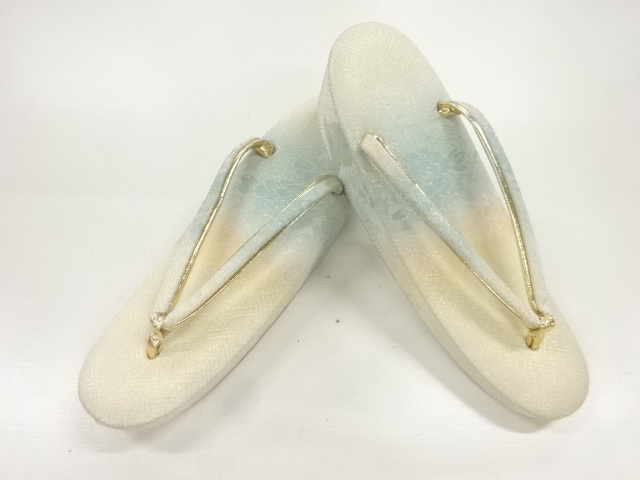 未使用品　草花模様織出し草履（23.5センチ）